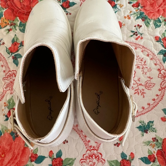 Women’s Wedge Sneakers - Picture 5 of 5